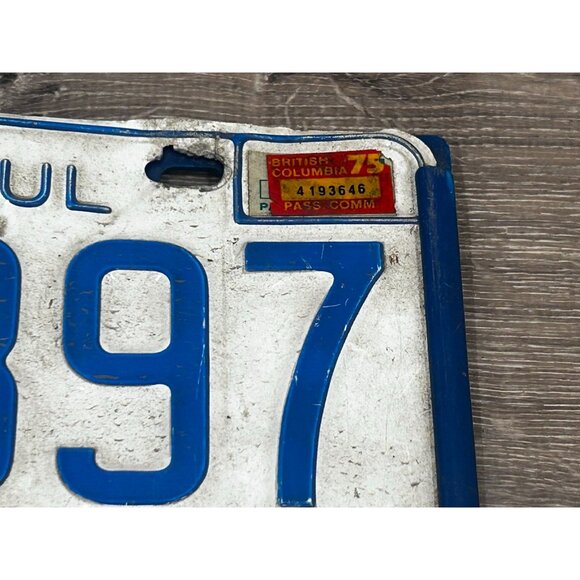 Vintage 1975 British Columbia License Plate Tag MGE-897 Blue w/ White CANADA - Picture 4 of 6